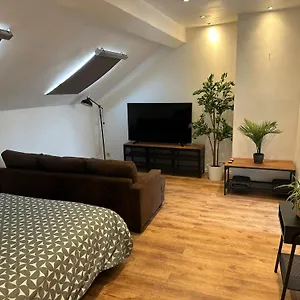 Apartamento Immeuble Au Coeur De : Vivez L'experience Unique De La Rue Verbist, Bruselas